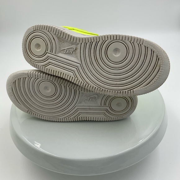 NIKE AIR FORCE 1 ‘VOLT’- Size KIDS 13C - Picture 8 of 9